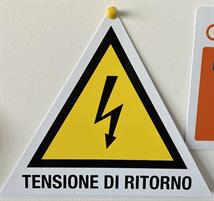 Cartello Bifac. PVC lato 230mm   RIF.14 con cordino+ancoretta